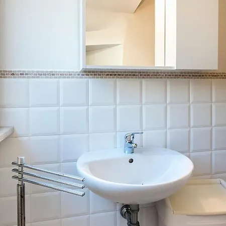 S130 - Sirolo, Deliziosa Con Terrazzo * シローロ