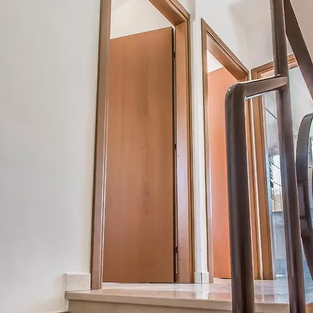 S130 - Sirolo, Deliziosa Con Terrazzo * シローロ
